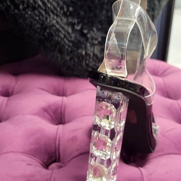 Heels - Picture 4 of 4